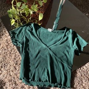 V-neck Tee with Lettuce Hem